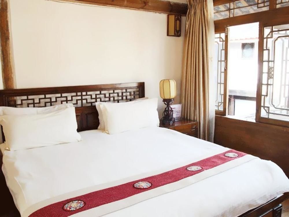 Golden Waterfront Inn Лицзян Экстерьер фото